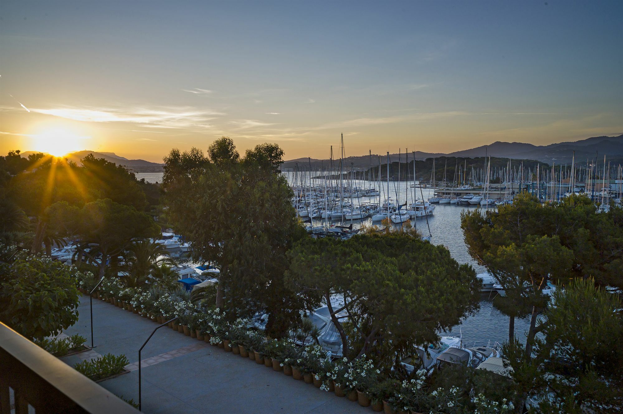 Hotel Helios & Spa - Ile Des Embiez Six-Fours-les-Plages Eksteriør billede